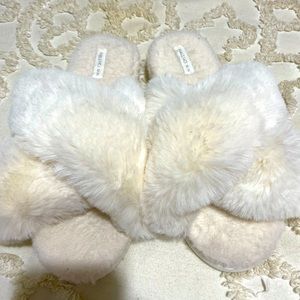 Fuzzy comfy house slippers - feels like heaven - never used
